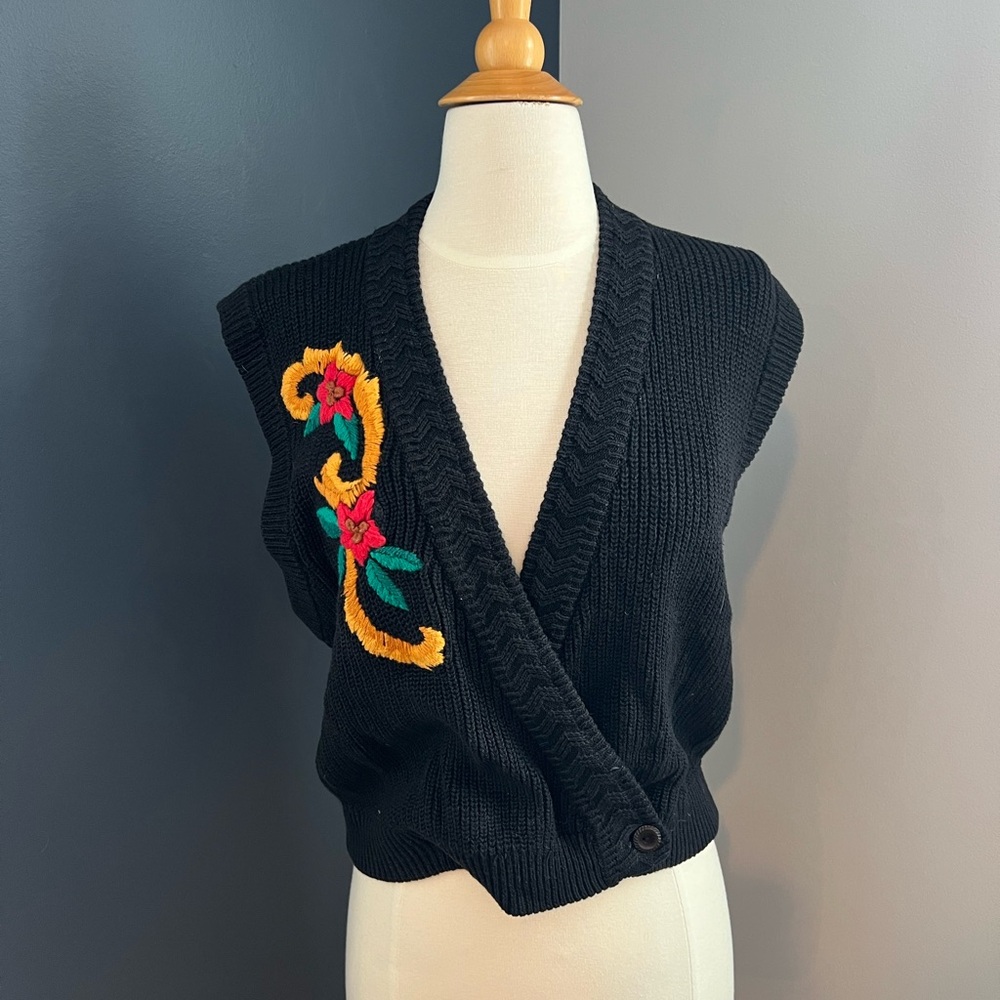 Vintage 80s Black Knit Sweater Vest Floral Embroidered Boho